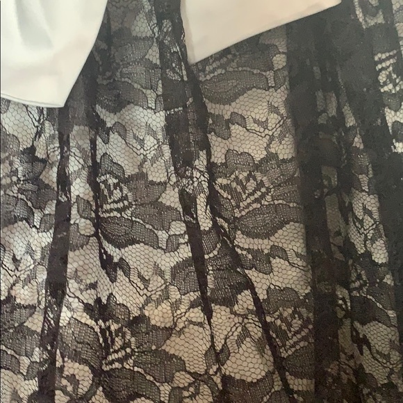 Blacked and white lacy skirt - Picture 3 of 4
